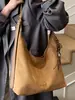 Bolsa Tote Grande de Couro Estilo Coreano Retrô para Mulheres Inverno 2025 Bolsa de Mão Simples para Trabalho e Deslocamento Bolsa de Ombro