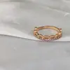 Anel de Renda com Zircônia Incrustada de Cobre Nicho Alto Padrão Luxo Leve Versátil Empilhável Anel para Dedo Indicador Joia Aberta de Nicho