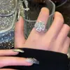 Anillo Súper Brillante de Flor de Cuatro Hojas Giratoria 2026 Nuevo Estilo Caliente de Moda Versátil Exquisito Gama Alta Joyería de Flor con Diamantes Completos