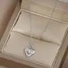 Corrente Elegante para Clavícula Banhada a Ouro Real com Zircônia Design de Nicho Feminino Colar Coração de Pêssego Colar Personalizado de Amor para Estudantes