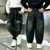Pantalones de Ropa Otoñal para Niños Niños Estilo Nuevo 2026 Niños Medianos y Grandes Estilo Primavera y Otoño Vaqueros Modernos Atractivos Pantalones Largos de Otoño para Niños