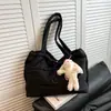 Bolsa Tote Acolchoada de Algodão Estilo Novo 2026 Versátil Casual Feminina de Ombro de Alta Qualidade Bolsa de Plumas da Moda Bolsa de Mão