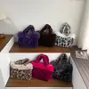 Bolso de Mano de Gran Capacidad para Viajes Transfronterizos Otoño Invierno Mujer 2026 Nuevo Estilo Moda Estampado de Leopardo Nicho Bolso de Felpa y Piel