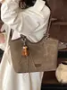 Venta al por mayor de bolsos tote casuales retro nuevos y elegantes de gran capacidad para mujer, perfectos para el trabajo y los desplazamientos, bolsos de hombro versátiles que se pueden llevar bajo el brazo