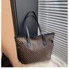 Bolso de mano vintage, primavera y verano 2025, nuevo bolso de mujer, bolso momia de gran capacidad, bolso de hombro estampado, bolso de mano para mujer.