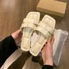 Sandalias Cuadradas de Estilo Francés con Punta Abierta y Tacón Grueso para Mujer Ropa Exterior 2025 Verano Nueva Moda Tejidas de Una Palabra Chanclas de Playa