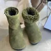 Versión de cuero suave 2026 nicho feo-lindo verde de moda botas de algodón personalizadas para mujer, cuero gamuzado, que aumentan la altura, forradas de felpa, botas de nieve estilo Birkenstock