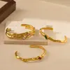 Pulseiras Transfronteiriças Europeias e Americanas de Aço Inoxidável, Pulseiras Abertas Simples e Versáteis, Pulseiras de Aço Titânio com Padrão Martelo e Zircônia Colorida em Forma de C