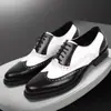 Zapatos de Hombre Transfronterizos Nuevos Brocado Tallado Tallas Grandes Combinación de Colores Modernos Versátiles para Hombres Jóvenes Zapatos de Vestir de Cuero para Hombre