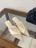Sapatos mules de bico fino e salto agulha estilo francês Chuyuji para mulheres, novo verão 2026, sapatos versáteis sem cadarço e com bico fechado