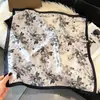 Lenço Floral de Seda Falsa Estilo Novo 2026 para Mulheres, Elegante Acessório de Pescoço com Toque de Luxo, Lenço Decorativo, Lenço de Bolso para Lenço de Bolso no Atacado