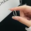 Anillo de Trébol de Cuatro Hojas de Alto Nivel Chapado en Oro de 18 Quilates con una Fila de Pequeñas Perlas Redondas, Moderno y Único, Directo del Fabricante