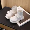 Botas de algodão para meninas, os melhores vendedores do outono e inverno, modernas e versáteis para meninas pequenas, sapatos de couro com forro duplo de algodão, botas curtas de princesa de cano médio com pérolas para meninas