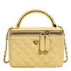 Bolso Pequeño Texturizado de Gama Alta para Mujer 2026 Nuevo Diseño de Nicho Otoñal Bolso Cruzado Acolchado con Cadena Bolso de Mano Tipo Cubo