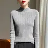 Prenda interior de rayas de ajuste holgado y manga corta con cuello semi-alto, nueva colección de punto para mujer otoño/invierno 2026 hecha de mezcla de lana