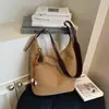Bolso Cubo Frosted de Gran Capacidad Nuevo 2025 Transfronterizo, Bolso de Hombro Estilo Perezoso para Viajero, Bolso Cruzado de Moda Tendencia
