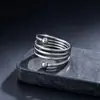 Anillo de acero de titanio de diseño nicho estilo Ins para mujer, no se decolora, oro de 18 quilates, diseño abierto, acero inoxidable, lujo ligero, anillo para el dedo índice, venta al por mayor