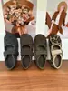 Mocassins femininos estilo Birkenstock de sola reta, feios-fofos, sapatos Mary Jane de bico redondo estilo vintage outono 2026 com fecho de velcro