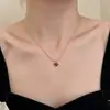 Aretes de Corazón Colgante de Esmalte Simple Francés Collar para Mujer Diseño de Moda Lujo Ligero Sensación de Alta Gama Temperamento Versátil Exquisito Pequeño