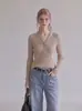 Novo suéter de tricô liso de gola V slim fit de manga longa, estilo minimalista, para mulheres