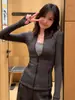 Chaqueta de yoga azul marino con cremallera dorada, top deportivo de cuello alto, chaqueta de ciclismo ajustada nueva de otoño 2026