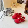 Tenis rojos para niña, colección otoño 2026, zapatos casuales estilo princesa, con suela suave y ligeros, adecuados para correr