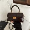 Bolso de mensajero de alta gama para mujer, nuevo estilo 2025, popular bolso cuadrado pequeño de cuero encerado, bolso de viaje ligero de lujo de nicho.