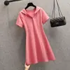 Vestido com Capuz Feminino 2026 Verão Novo Estilo Manga Curta Temperamento Moda Cintura Marcada Emagrecimento Cobre Defeitos Saia de Comprimento Médio