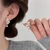 Brincos de Pérola Estilo Retrô Francês com Toque de Luxo, Pequenos Brincos de Cacho de Uva de Luxo Leve para o Dia a Dia, Brincos de Nicho de Luxo Leve para Mulheres