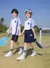 Uniformes para Ensino Fundamental e Médio, Conjuntos de Três Peças para Primavera e Outono, Uniformes de Classe para o Primeiro Ano, Jogos Esportivos de Primavera, Conjuntos de Quatro Peças para Jardim de Infância, Uniformes para Jardim de Infância