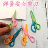 Comercio exterior tijeras infantiles multiestilo transfronterizo en stock cabeza redonda seguridad estudiantil DIY jardín de infantes corte de papel tijeras de mano