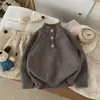 Suéter Grueso de Manga Larga Color Crema para Niños de Otoño e Invierno con Tres Botones, Moderno y Versátil para Niños y Niñas