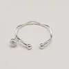 Nuevo Pulsera de Plata Brillante Abierta Irregular con Curvatura, Pulsera de Cobre Blanco con Cascabel Ondulado, Simple y de Moda