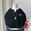 Camiseta de manga larga de imitación dos piezas para niños 2026 estilo nuevo primavera y otoño para niños mayores, top de imitación dos piezas con patrón gofrado, camiseta elegante