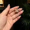 Pinza Pequeña para el Cabello con Flor de Diamante Brillante Estilo Coreano de Lujo Ligero 2026 para Mujer, Pinza Versátil para Flequillo Lateral, Accesorio de Cabello de Alta Gama