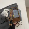 Mochila casual retrô para mulheres, novo estilo 2026, design de nicho, adequada para trabalho, deslocamento, escola e viagens, leve e compacta