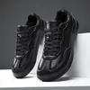 Zapatillas para pareja transfronteriza 2026 superventas puntera ancha piel suela plana casual para hombre negro ligeras zapatillas de entrenamiento alemanas