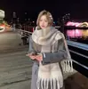 Cachecol para Mulheres no Inverno, Xale Grande Colorido de Pelo de Alta Qualidade com Franjas, Quente e Versátil, Cachecol Listrado Atmosférico Atacado