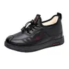 Sapatos de Algodão Femininos Novos para o Inverno 2024 Solado Macio Confortáveis Sapatos para Mãe de Meia-idade e Idosos Forrados com Lã Engrossados Quentes Botas de Algodão Planas Femininas