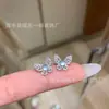 Suministro directo al por mayor de fábrica aretes de jadeíta mariposa azul de material natural peligroso diseño pequeño y fresco con incrustaciones de plata s925