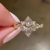 Anel grande de marquise de temperamento de luxo leve de alta qualidade, moderno e versátil