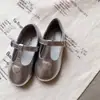 Sapatos Mary Jane infantis em formato de coração e T estilo coreano, sapatos de couro para meninas pequenas, sapatos de princesa, sapatos de bebê de verniz de corte baixo