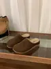 Sandálias Birkenstock Genuínas de Couro com Solado Grosso, Chinelos Meia-Bota com Proteção para os Dedos, Sapatos Femininos para Usar na Rua, Versáteis Chinelos Meia-Bota Birkenstock Primavera e Outono 2025