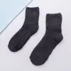 Color caramelo 21 colores color sólido Calcetines de tubo planos cálidos para mujer forro polar de coral calcetines para el suelo del hogar calcetines de medio terciopelo venta al por mayor