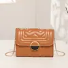 2026 Nuevo Hilo de Bordar Cadena de Cierre Redondo Bolso Cruzado Cuadrado Estilo Pequeño Chanel Bolso Casual de Hombro Único para Mujer Bolso Estructurado Bolso de Comercio Exterior