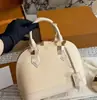 2026 Nova Bolsa Concha Ondulada de Água Bolsa de Mão de Couro Envernizado Preto Bolsa Transversal de Ombro Único Feminina em Vinho Tinto Versátil e Fashion