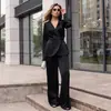 Conjunto de Dos Piezas para Mujer de Primavera 2026, Estilo Europeo y Americano Transfronterizo, Traje Marrón con Top de Satén de Cuello V con Lazo en la Cintura y Mangas Largas y Pantalones Largos