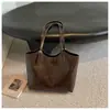 Bolsa Tote de Ombro Grande em Couro PU Macio com Cor Lavada Retrô Transfronteiriça Versátil para o Dia a Dia Bolsinha Casual de Axila para Mulheres