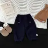 Pantalones de Bebé con Forro de Polar para Invierno Estilo Coreano Nuevos Sueltos Gruesos de Pana Versátiles para Niños Pequeños Pantalones de Chándal Calientes