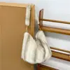 Bolsa Pelúcia Super na Moda 2026 Nova Outono/Inverno Versátil Plush Bolsa Feminina para o Trabalho Ombro Único Transversal Bestseller Transfronteiriço
